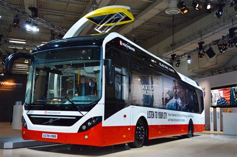 Volvo 7900 Electric Hybrid der Hochbahn im Hamburg Corporate Identity ...