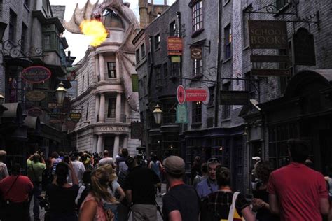 New Harry Potter 'Escape from Gringotts' Ride Has 7.5-Hour Wait - NBC News