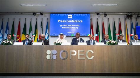 OPEC+ meeting: Russia and Saudi Arabia extend oil output cuts | Euronews