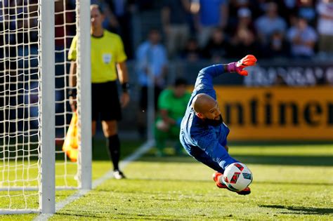 Tim Howard makes big saves in penalty kick shootout, sends Rapids to conference finals – The ...