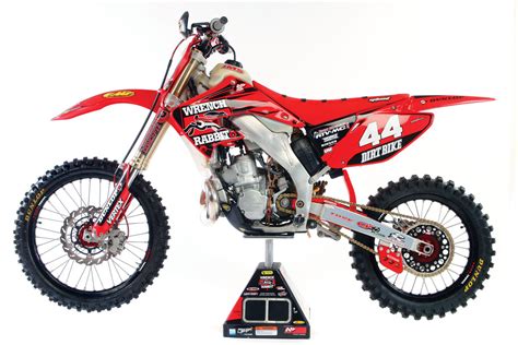 HONDA CR250R TWO-STROKE: CHEAP AND FAST! | Dirt Bike Magazine