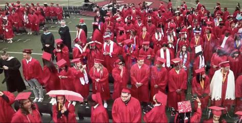 Hundreds attend Everett High School Graduation – Everett Leader Herald