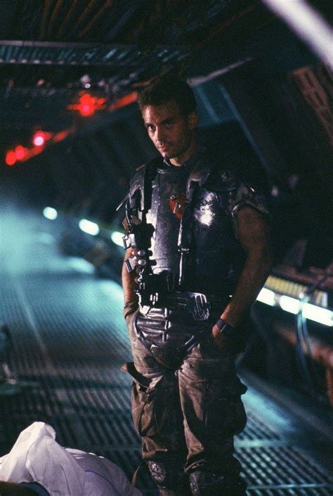 Michael Biehn on the set of Aliens - 1985 | Aliens 1986, Aliens movie ...