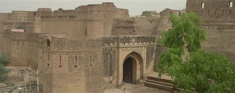 Bhatner Fort :- The fort of Hanumangarh “Bhatner Fort” Is situated in Rajasthan State, India ...