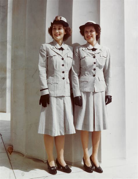 WAVES uniforms – Women of World War II