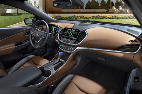 2016-Chevrolet-Volt-interior-brown - Motor Trend en Español