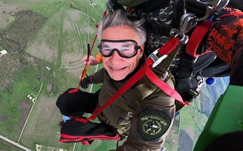 Governor Abbott skydives with 106-year-old WWII veteran - KTSA