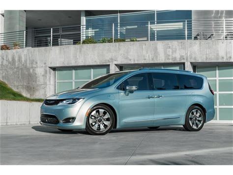 2020 Chrysler Pacifica Hybrid: 95 Exterior Photos | U.S. News