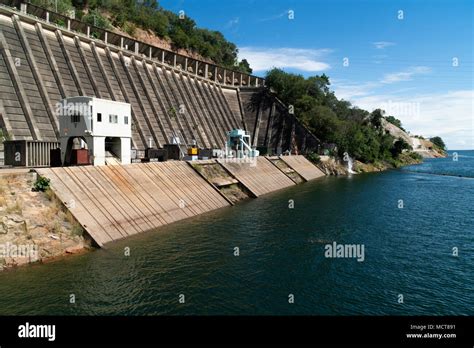 Lake Kariba dam, Zimbabwe Stock Photo - Alamy