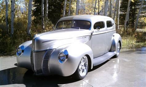 1940 FORD CUSTOM DELUXE 4 DOOR SEDAN