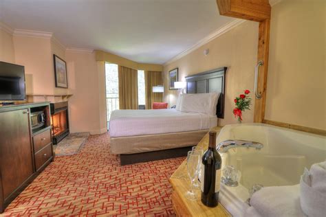 A Valentine’s Day Getaway in Our Jacuzzi Rooms in Gatlinburg, TN