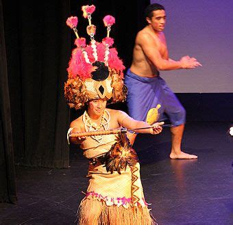 Taualuga Samoan Dance, Samoan Women, Itai, Dance Life, Dance Costumes, Polynesian, Human Hair ...