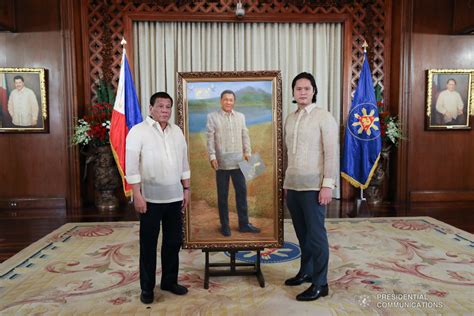 President Duterte receives painting from Chinese-Filipino artist – Presidential Communications ...