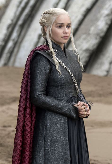 Daenerys wearing Targaryen colours, Season 7 | Game of thrones costumes ...