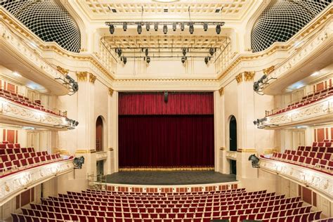 Reabertura da Ópera "Unter den Linden" em Berlim