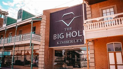 What's Great About The Big Hole In Kimberley - Dear Travallure