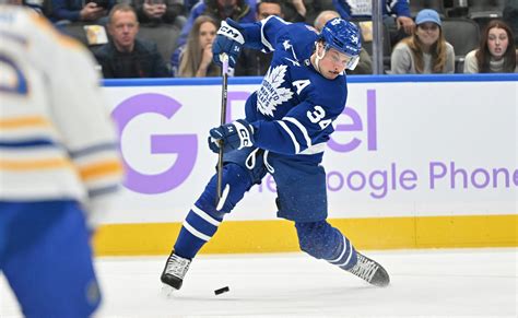 Auston Matthews looks to continue goal-scoring stretch against the struggling Sabres