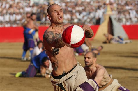 Calcio Storico: Photos of the world's most brutal sport, a savage form ...