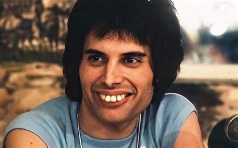 The reason why freddie mercury never had any work done on his teeth – Artofit