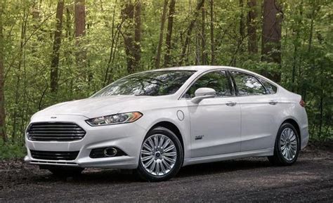 2013 Ford Fusion / Fusion Hybrid SE Luxury 4dr Sdn Features and Specs