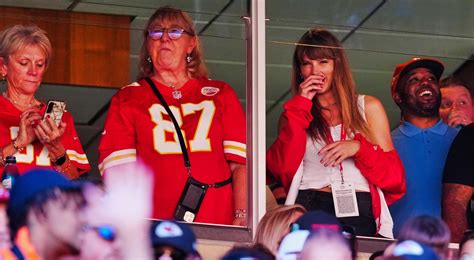 NFL Fan Makes Joke About Travis Kelce's Mom & Taylor Swift