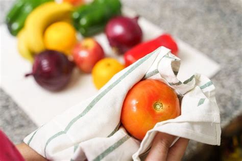 Washing Vegetables with Vinegar (Works for Fruit too!)