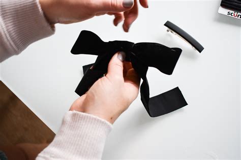 DIY Velvet Bow Hair Tie Step 5 black – Haute Homebody