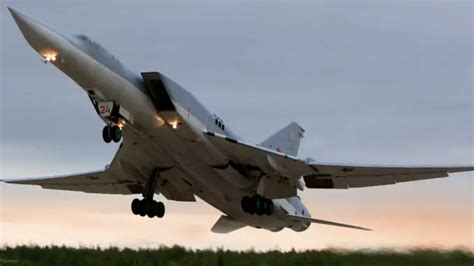 Russian Tu-22M3 “Backfire” Bomber Crash Lands Into A Field During Emergency, Crew Safe - The ...