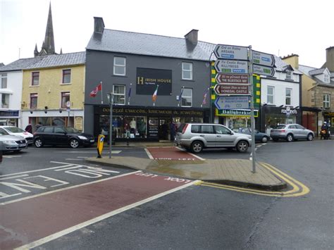 Donegal town centre © Kenneth Allen cc-by-sa/2.0 :: Geograph Ireland