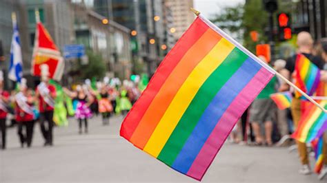 Bandera del Orgullo Gay: cuál es y qué significan los colores