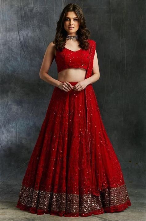 Priyanka Chopra Sabyasachi Lehenga Cost + Similar Budget Lehengas In ...