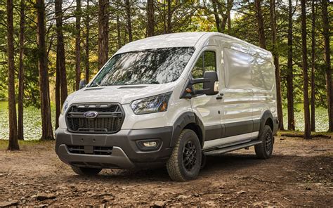 Ford Transit Trail 2023 : parfait pour la van life - Guide Auto