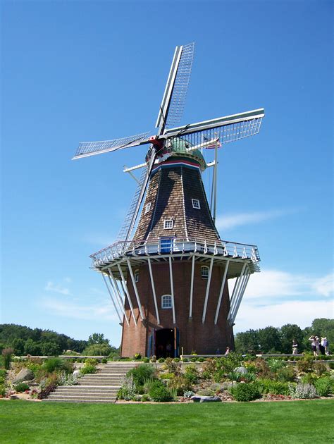 File:De Zwaan Windmill in Holland, Michigan.jpg - Wikimedia Commons