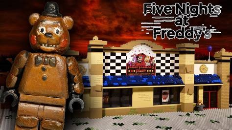 Membuat Freedy Fazbear's Pizza dari Lego | Vidio