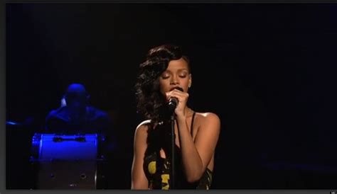 Rihanna's 'Stay': Singer Performs New Song And 'Diamonds' On 'SNL' | HuffPost