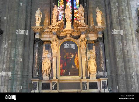 Interior of the Milan cathedral Stock Photo - Alamy