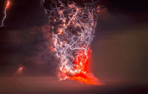 Lightning engulfs a volcanic eruption : r/WTF_Nature