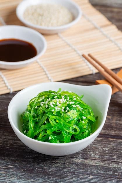 Fresh seaweed salad, healthy vegetarian food. | Premium Photo