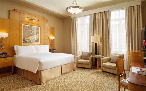 The Savoy Hotel in London | Luxurious 5 Star Hotel | The Savoy