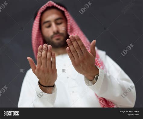 Young Arabian Man Image & Photo (Free Trial) | Bigstock