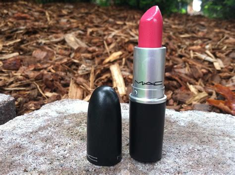 Viva La Fashion I Beauty + Life Style Blog: MAC "Lustering" Lipstick Swatch + Review