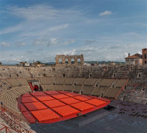 Arena di Verona, Italy editorial stock image. Image of history - 184348324