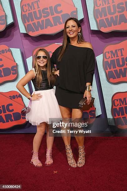 Sara Evans Family Photos and Premium High Res Pictures - Getty Images