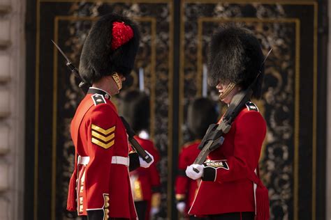 Buckingham Palace sees first new changing of the guard for King Charles III’s reign | The ...