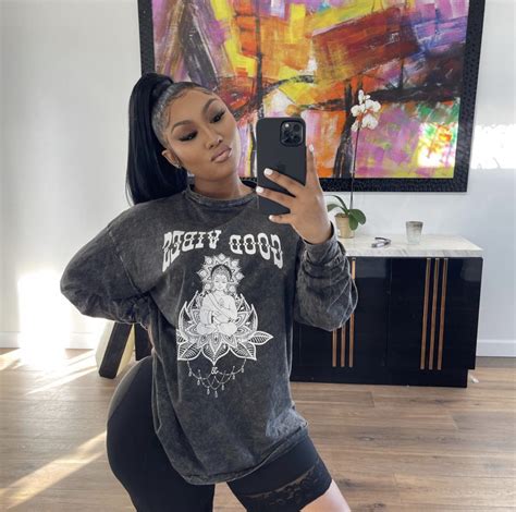 Ari Fletcher Spreads Good Vibes in Grey Fashion Nova Long Sleeve Top – Fashion Bomb Daily