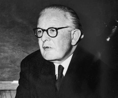 Jean Piaget Biography - Childhood, Life Achievements & Timeline