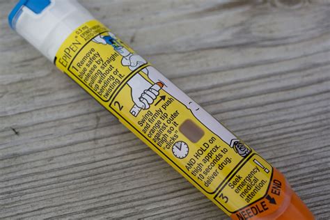 Mylan Critic Blumenthal Asks FDA to Help End EpiPen Shortage - Bloomberg