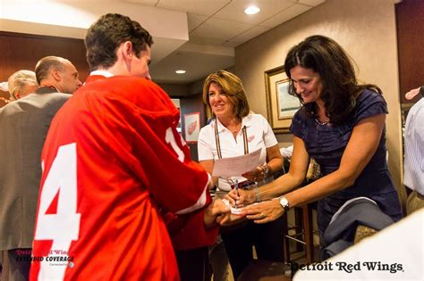 Dylan Larkin with his mom at the 2014 NHL Draft in Philadelphia (6/27/14) | Larkin, Hockey ...