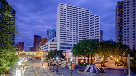 Modern Minneapolis MN Hotel| Hyatt Regency Minneapolis