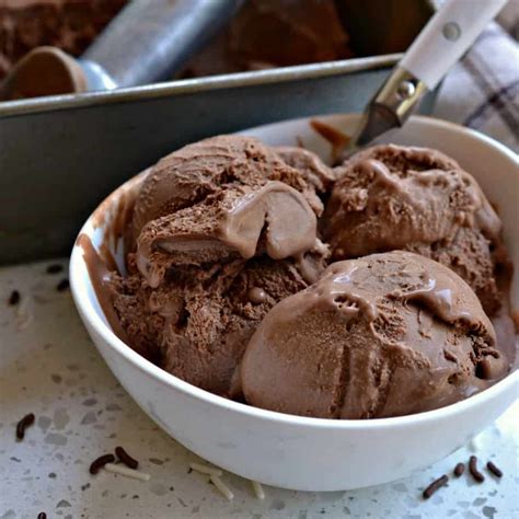 Homemade Chocolate Ice Cream | Small Town Woman